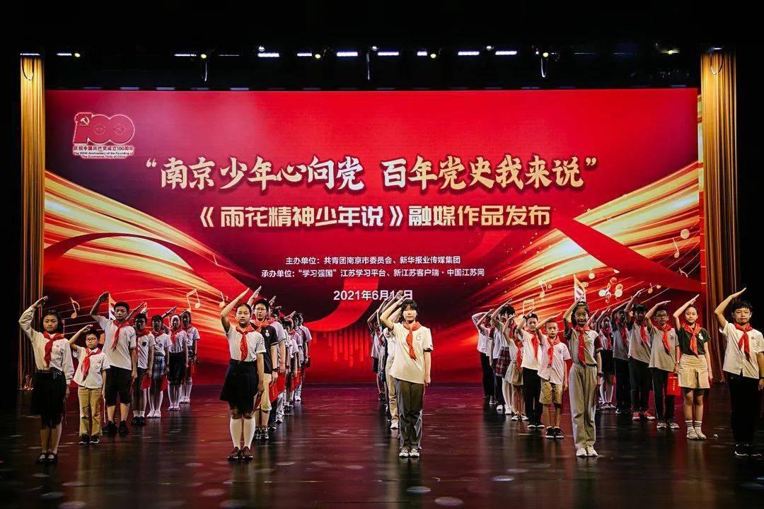 00后“试乘员”春运首日为旅客蹚出平安回家路